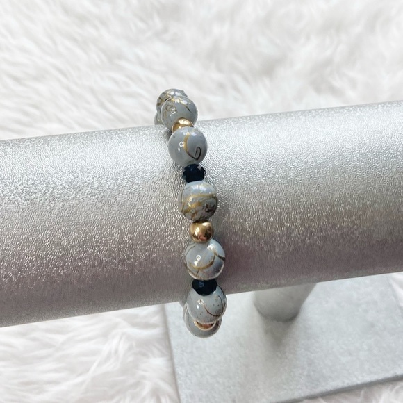 Contemporary Gray Swirl Bead Bracelet - Picture 5 of 5